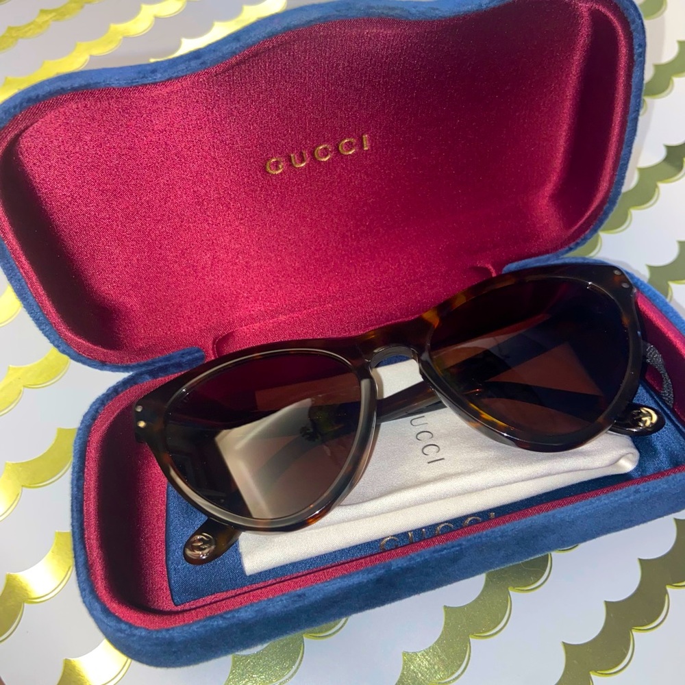 ✨GUCCI CAT EYE SUNGLASSES✨